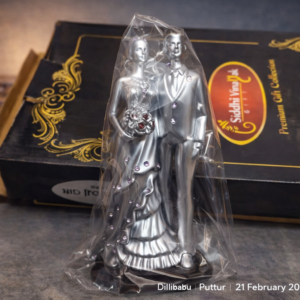 Elegant Wedding Couple Figurine